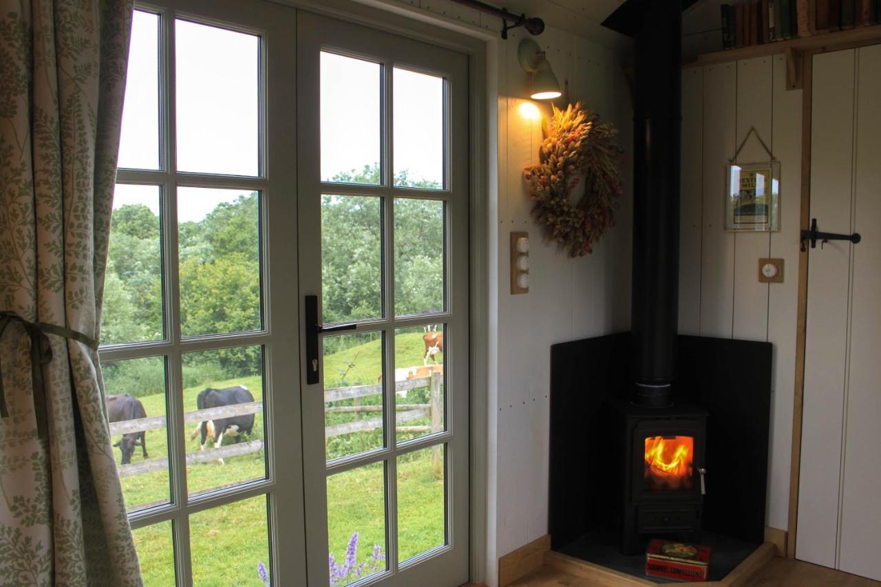 The Parlour, For Alton Towers & The Peak District Villa Uttoxeter ภายนอก รูปภาพ