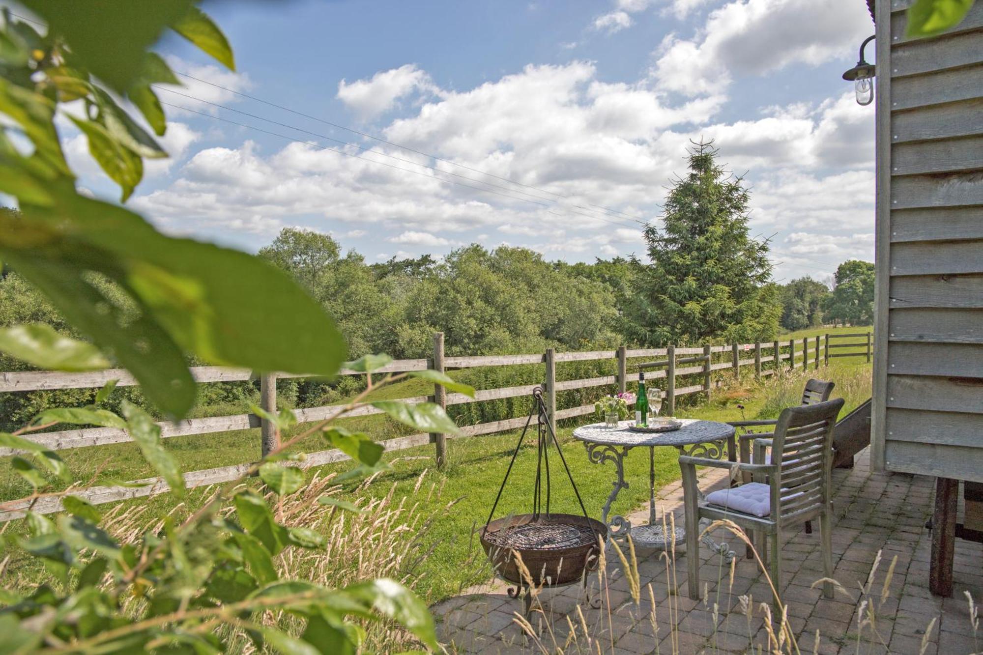 The Parlour, For Alton Towers & The Peak District Villa Uttoxeter ภายนอก รูปภาพ